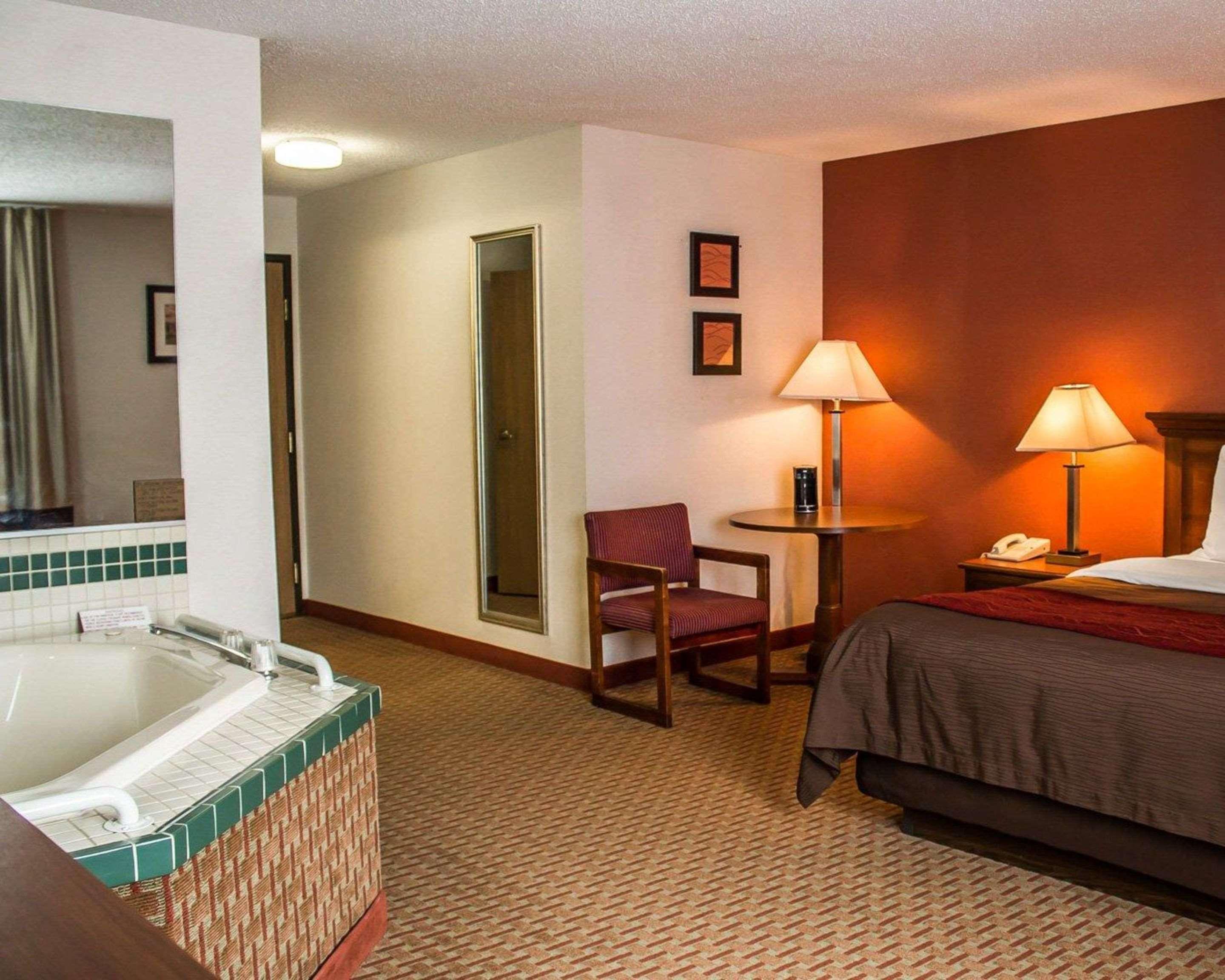 Quality Inn East Liverpool Exterior foto